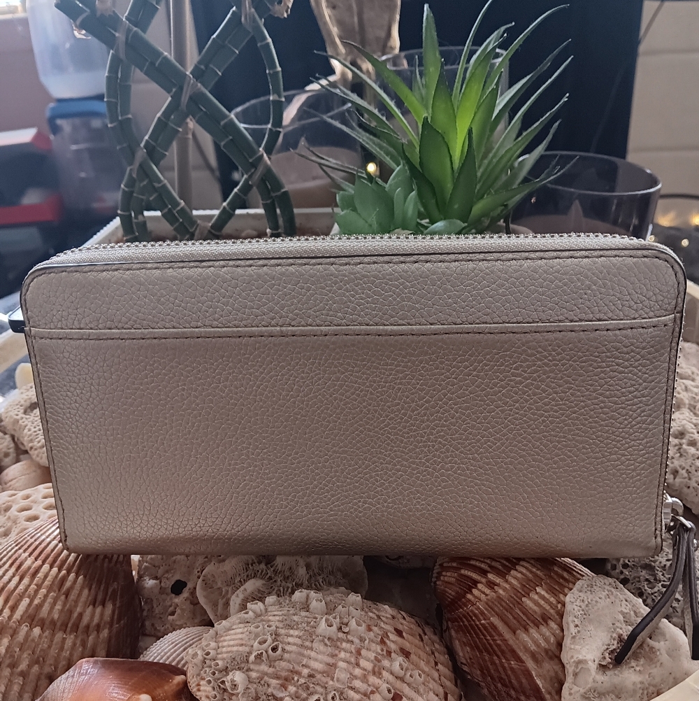 Kate Spade New York Metallic Beige Zip-Around Wallet EUC - Picture 4 of 7